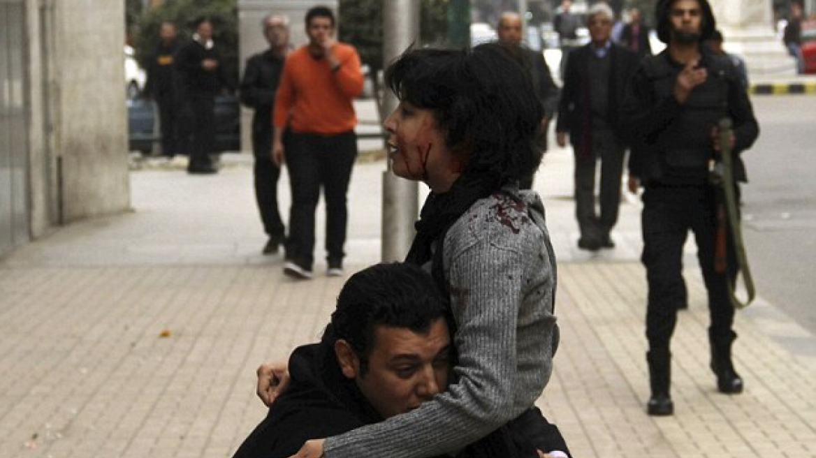 Αίγυπτος: Μια νεκρή διαδηλώτρια από σκάγια στο Κάιρο